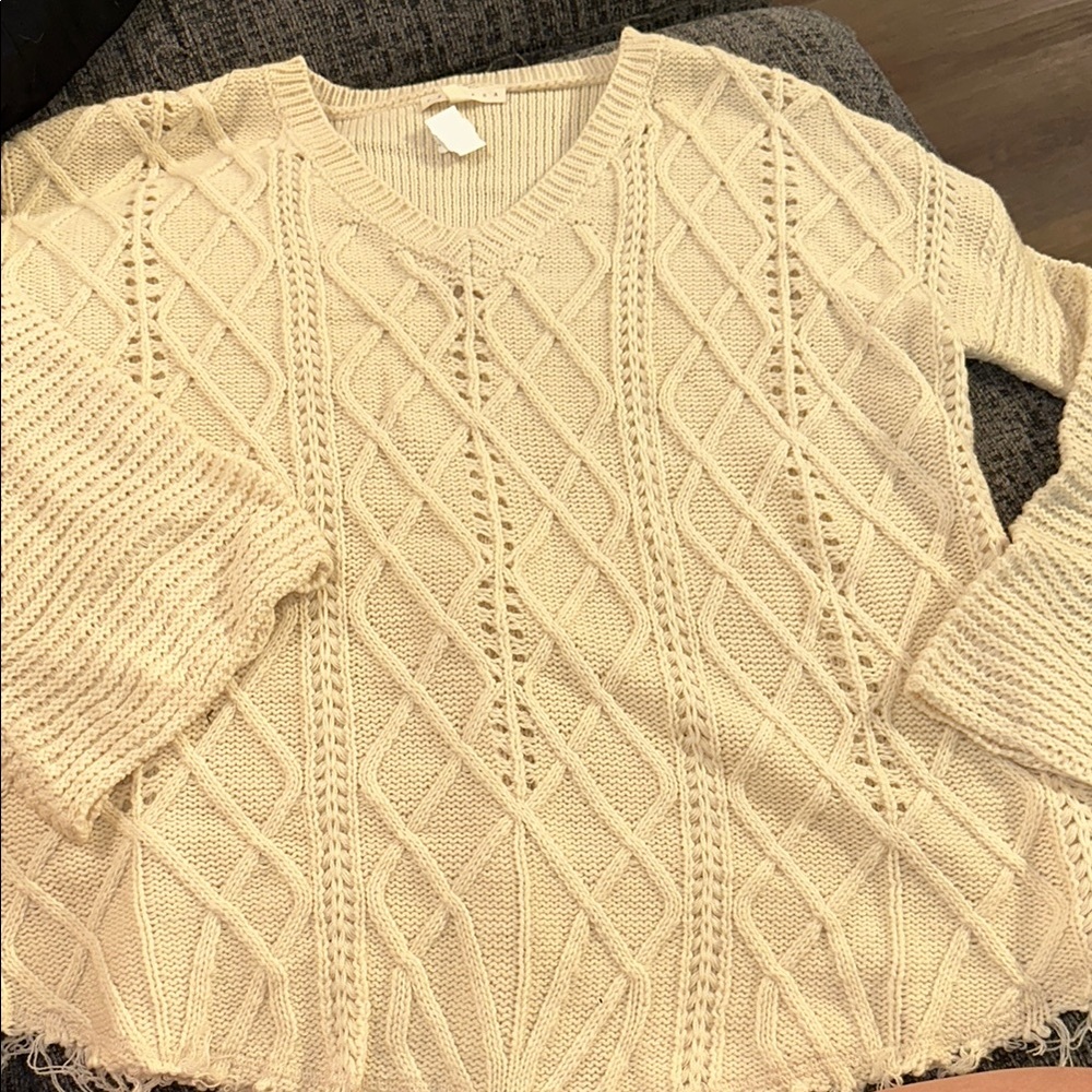Promesa Cream V-Neck Cable Knit Sweater
